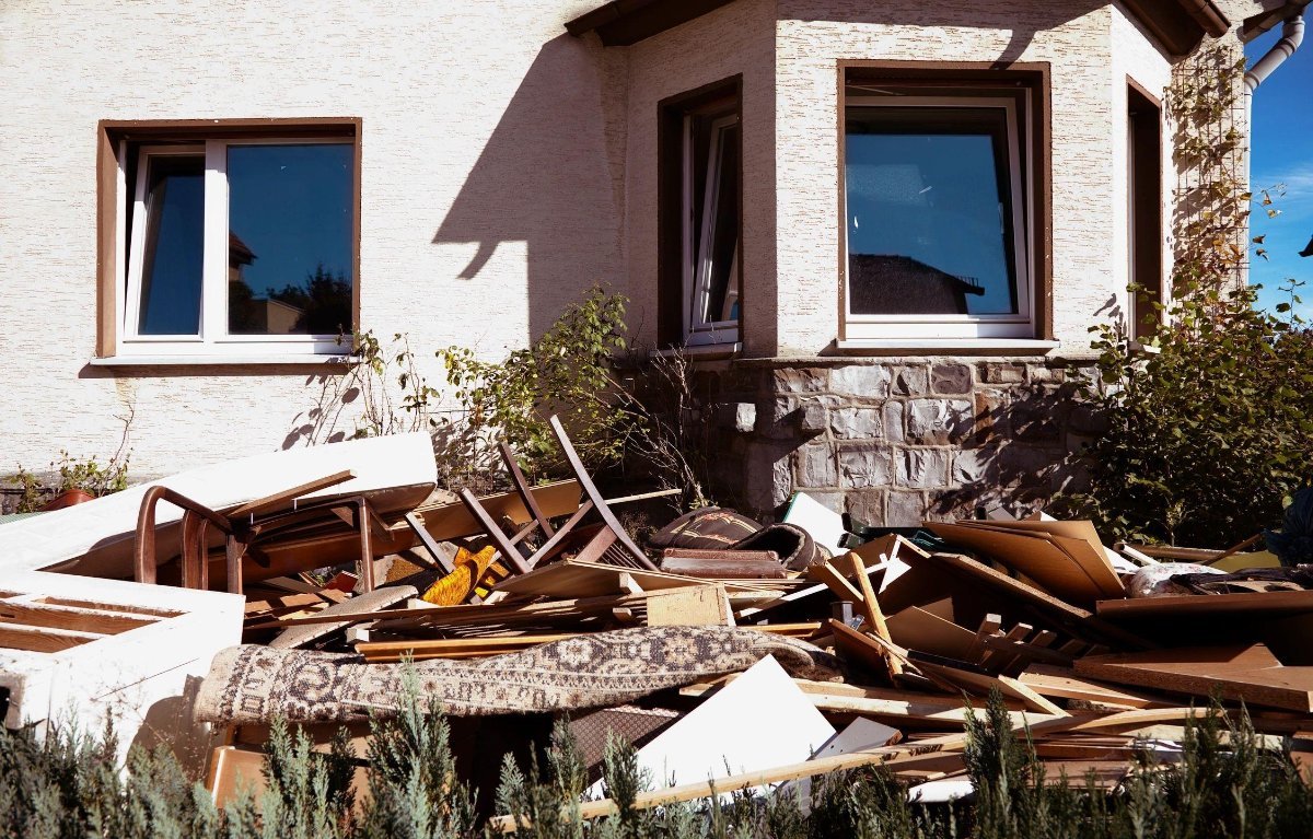 Window and Siding Removal Dumpster Services-Longmont’s Premier Dumpster Rental Service Company